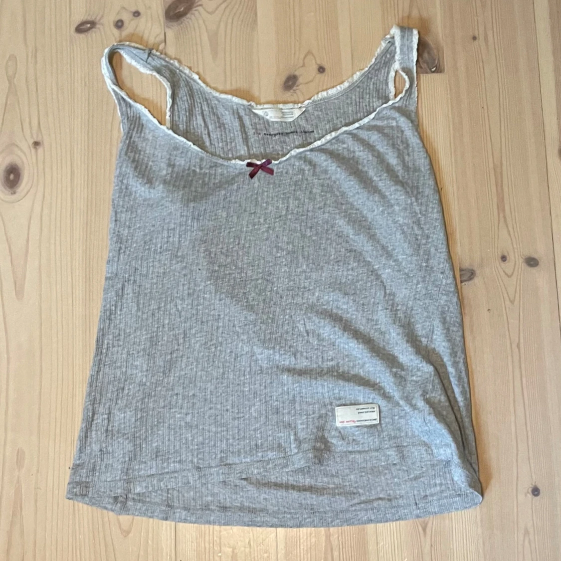 Grå ribbad linnetopp