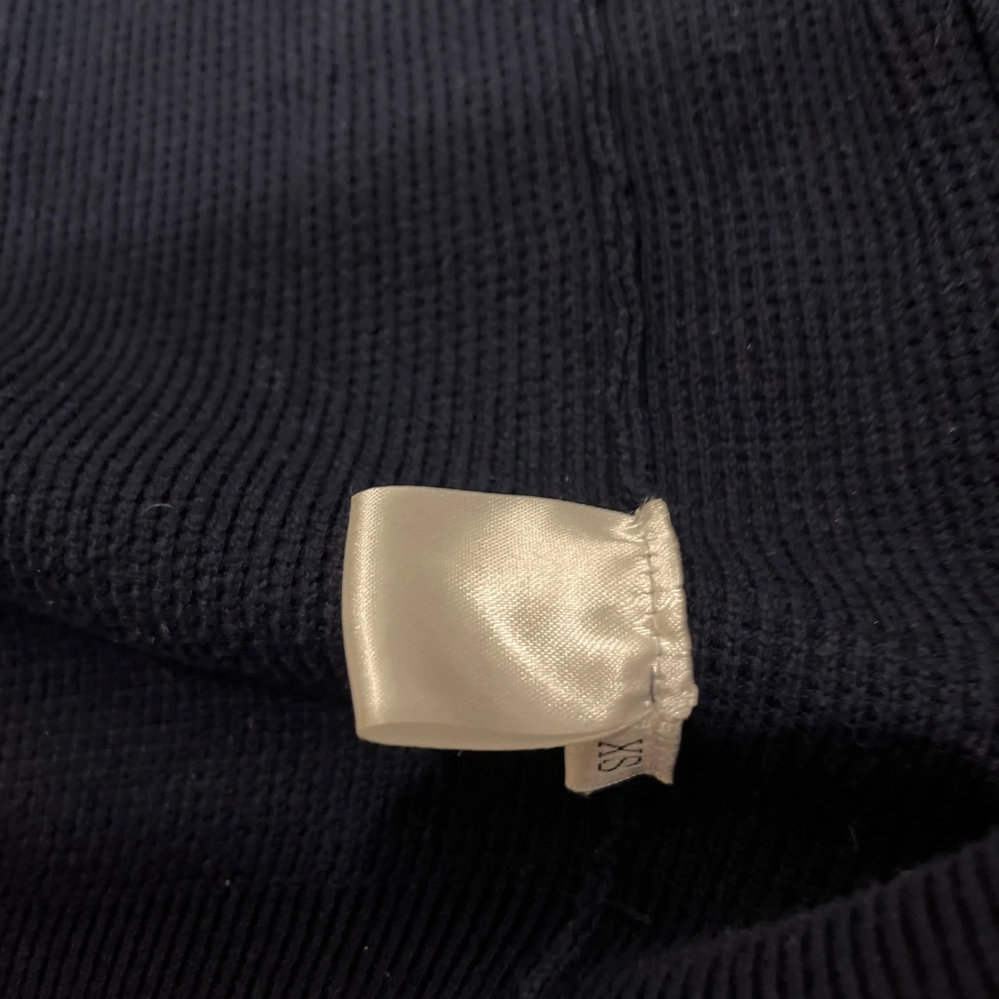 Mörkblå stickad cardigan från Sayless - 2