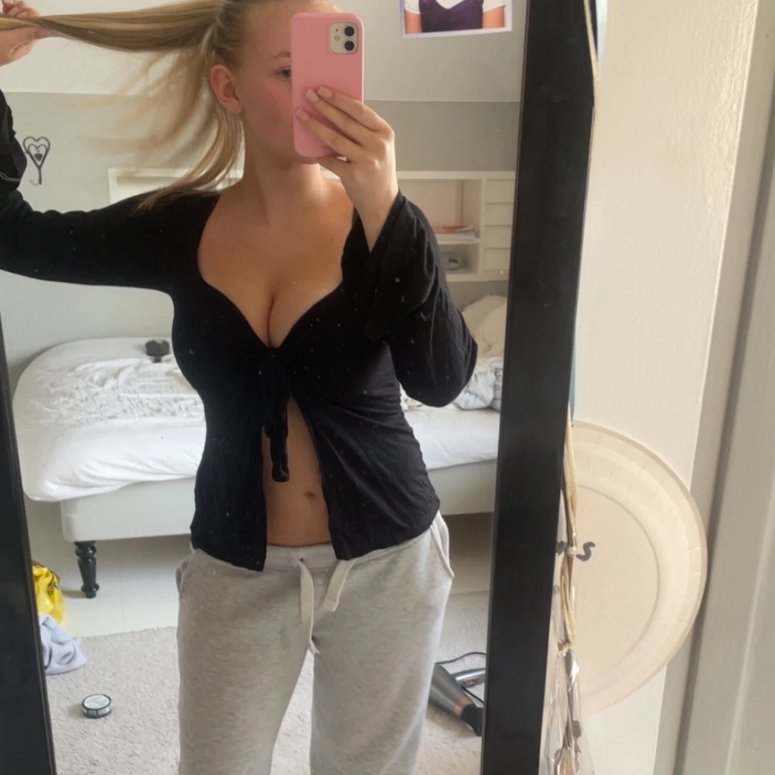 Svart omlottopp med knyt framtill