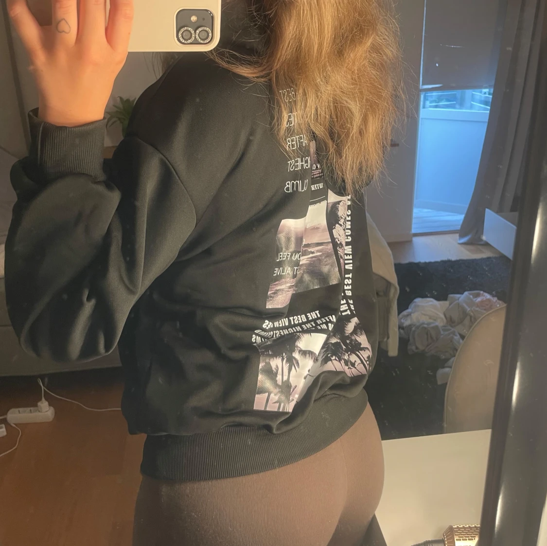 Svart sweatshirt med tryck från Shine  - 1