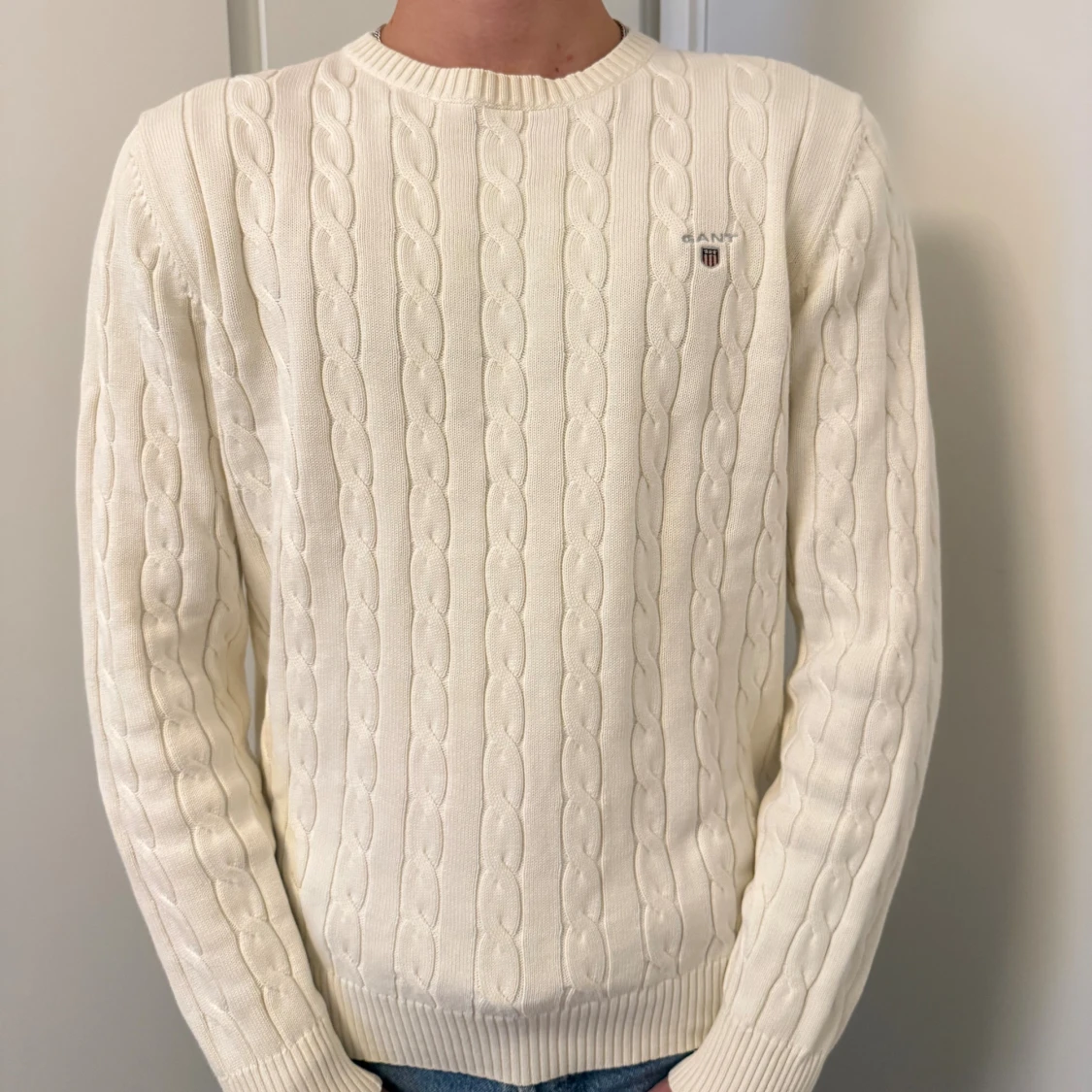 Vit kabelstickad tröja från GANT