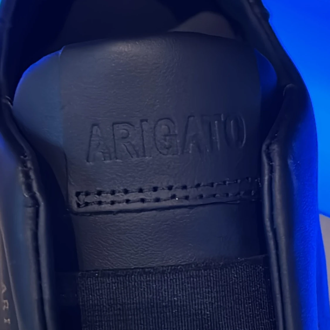 Svarta sneakers från Axel Arigato - 2