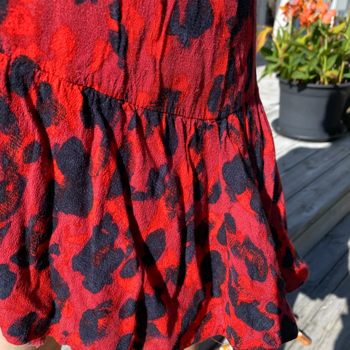 Röd kjol med svart leopardmönster 🍒🤍 - 3