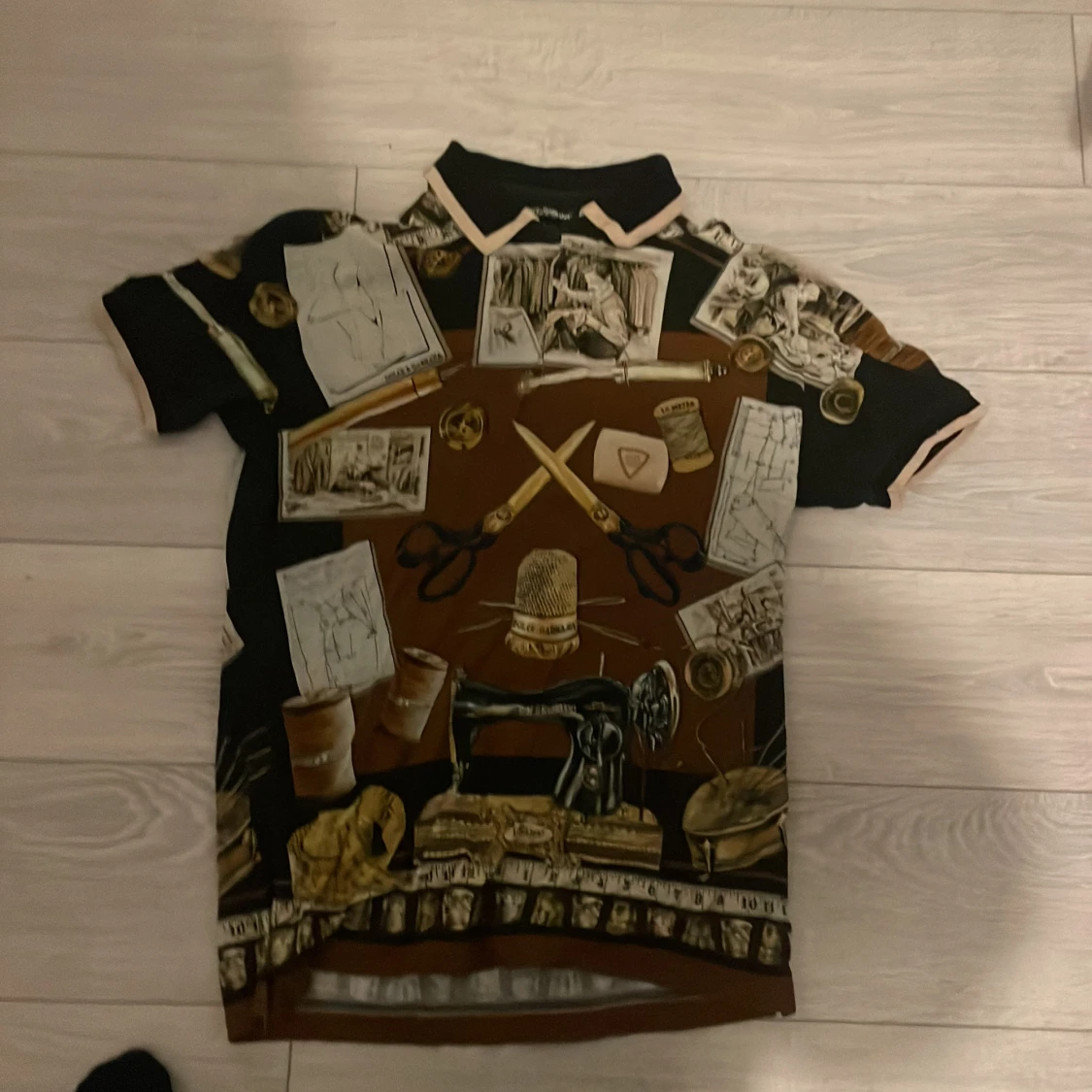 Mönstrad kortärmad skjorta från Dolce & Gabbana den är äkta