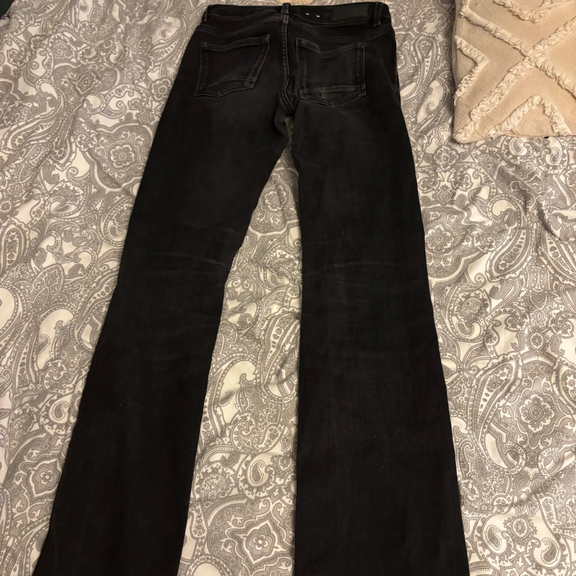 Svarta jeansbyxor - 1