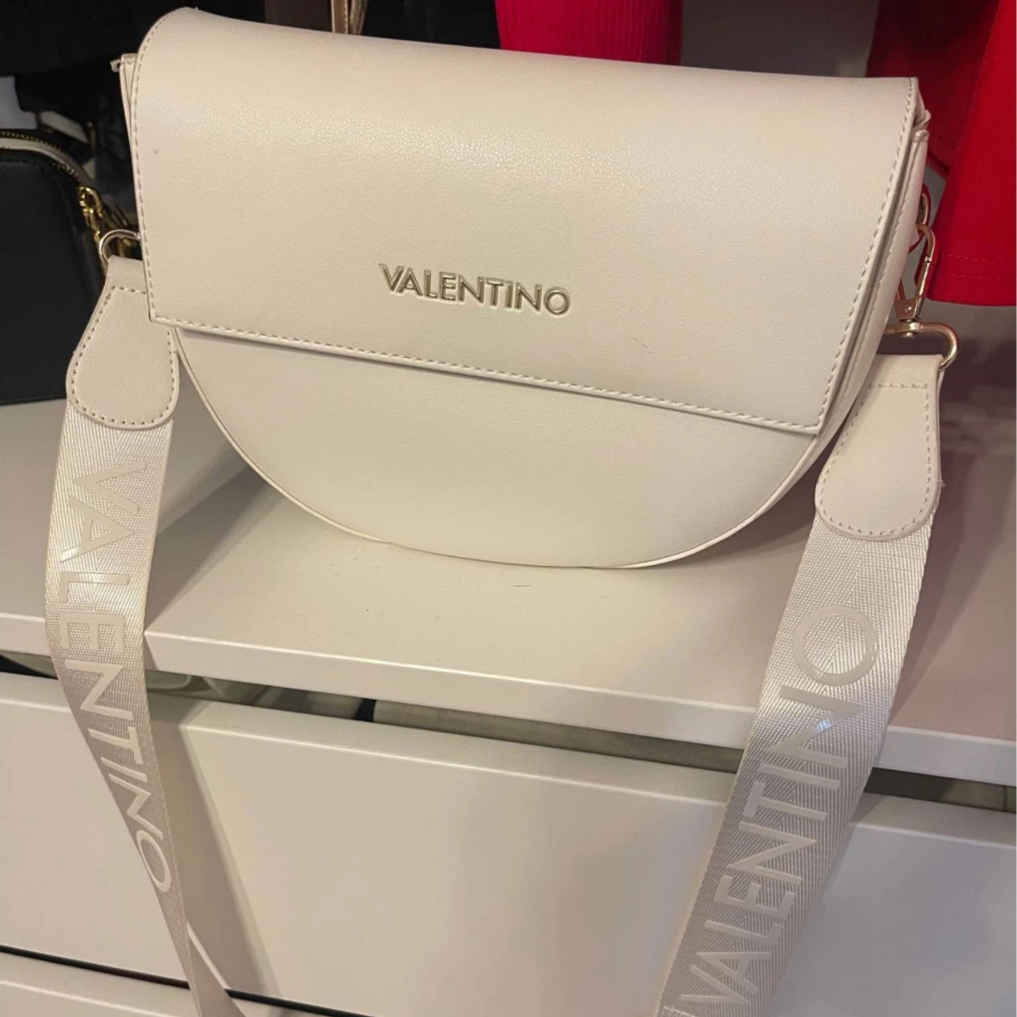 Vit axelväska från Valentino