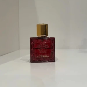 Versace Eros Flame - Samples!  Versace Eros Flame🌶️🍋🍦  2 ml / 50kr  5 ml  / 105kr  10 ml  / 200kr
