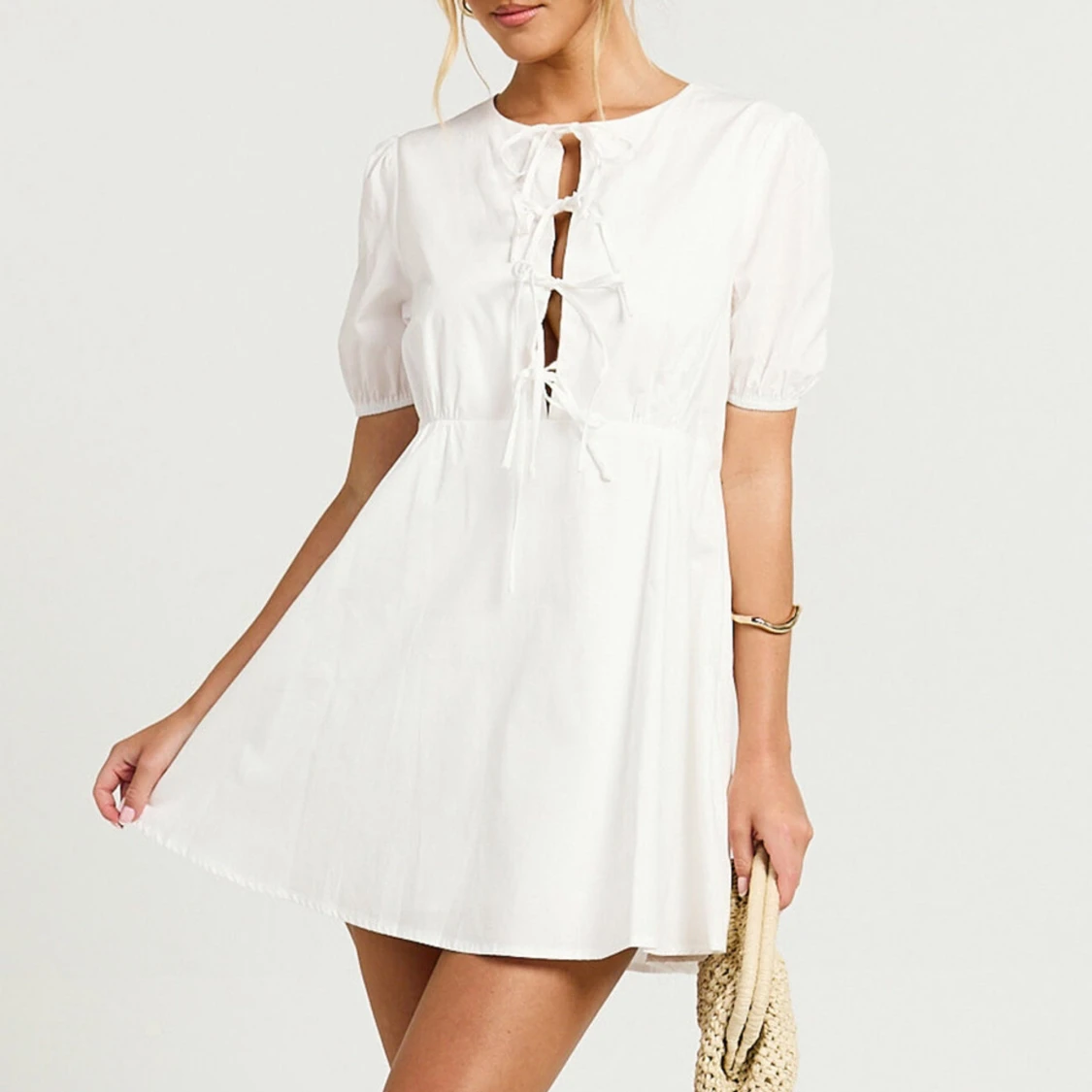 Vit kortklänning med knytning - 1