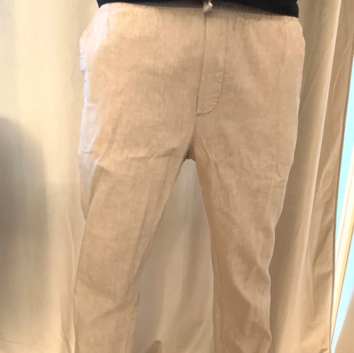 Beige linnebyxor med resårmidja