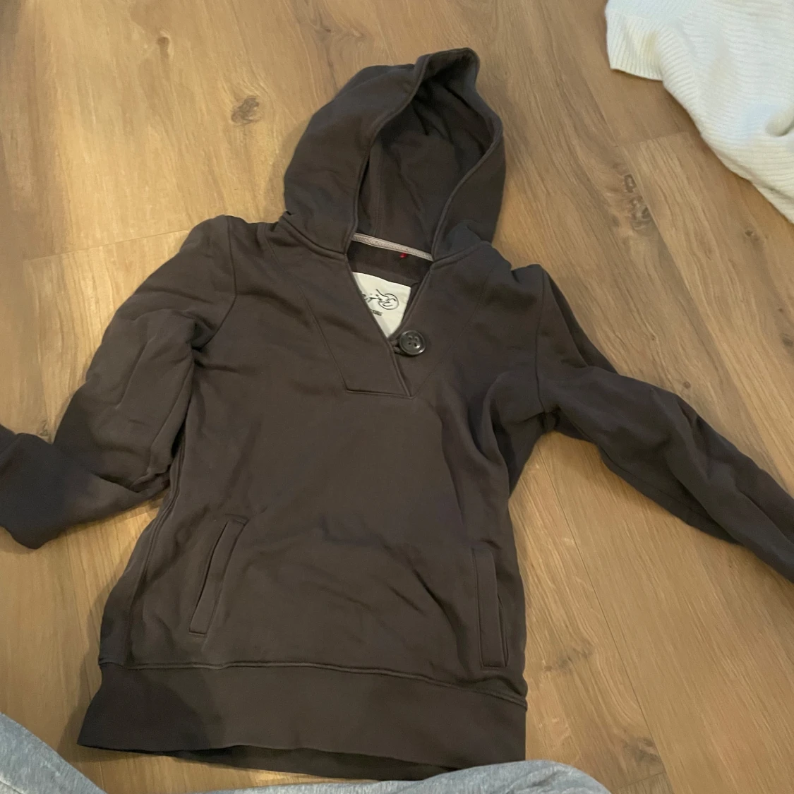 Brun hoodie från Esprit