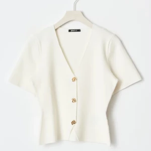 Topp - En jätte fin topp från Gina Tricot som är helt slutsåld. Ny med prislapp och aldrig använd 