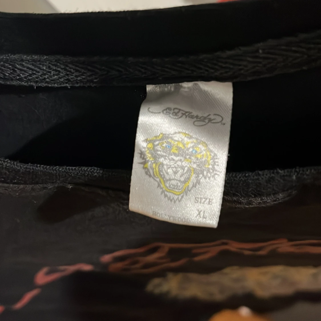 Svart t-shirt med tigertryck från Ed Hardy - 2
