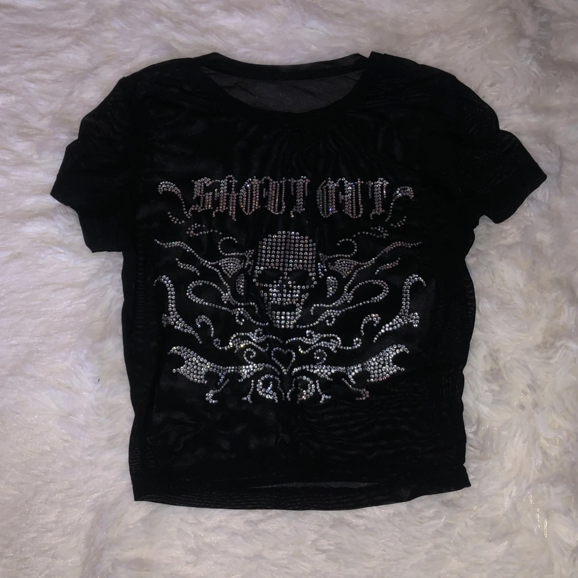 Svart mesh-topp med dödskallemotiv