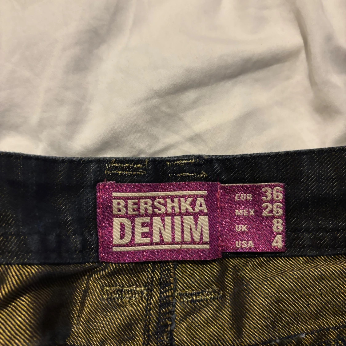 Mörkblå jeanskjol från Bershka - 2