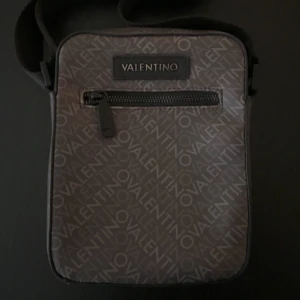 Valentino väska - Valentino väska, skick 9/10.