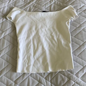T-shirt - Superfin topp från Zara💕