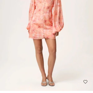 SÖKES!! - Söker denna klänning i storlek 36, hör av er om ni vill sälja 💗