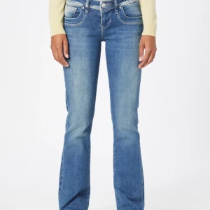 LTB bootcut jeans Valerie - Säljer dessa då de är för stora för mig. Nyskick eftersom det är ganska nyköpta och sparsamt använda💞Skriv gärna om ni undrar något
