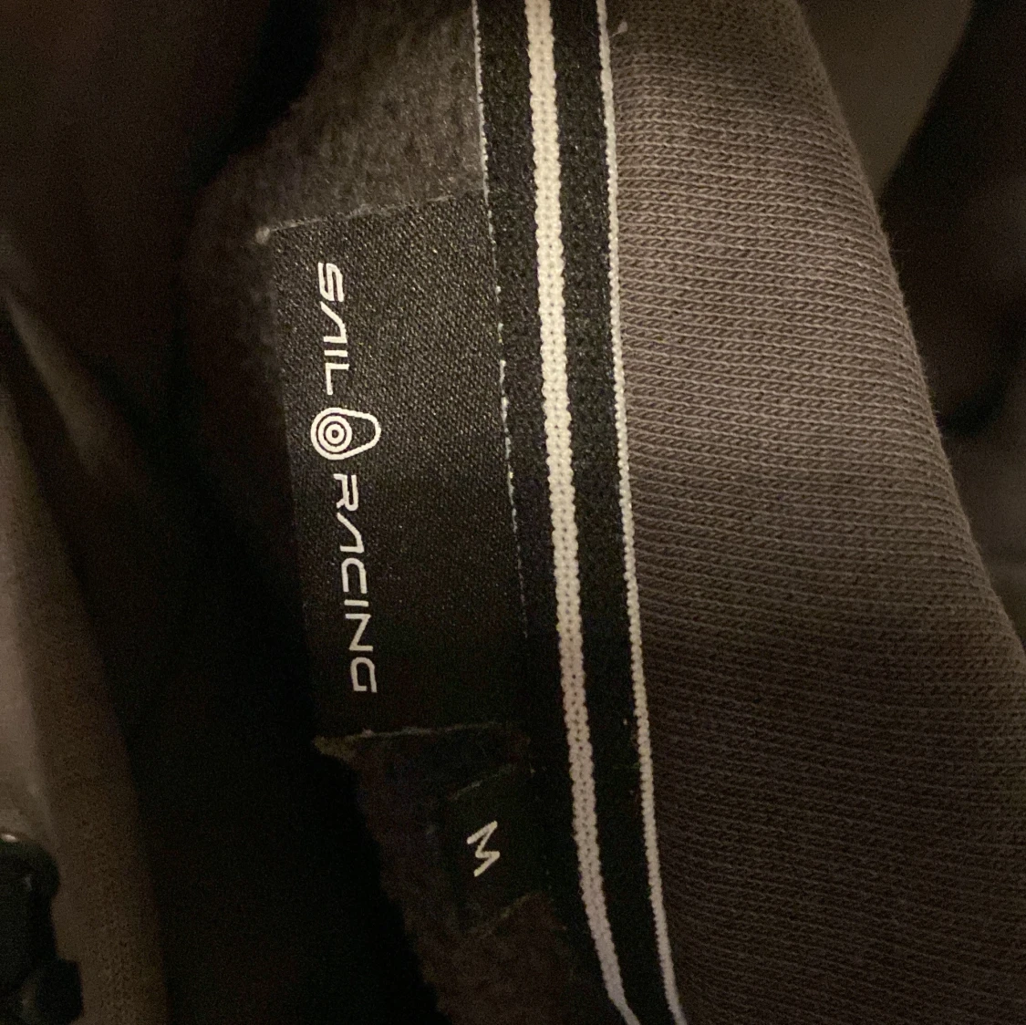 Mörkgrön hoodie från Sail Racing - 4