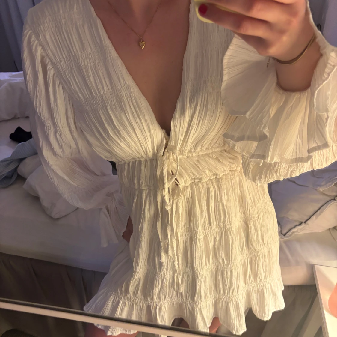 Vit omlottklänning med volang från NA-KD - 1