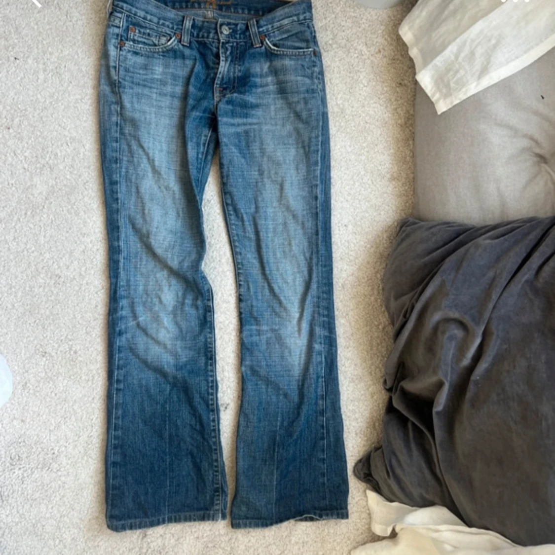 Blå bootcut jeans från 7 For All Mankind - 3