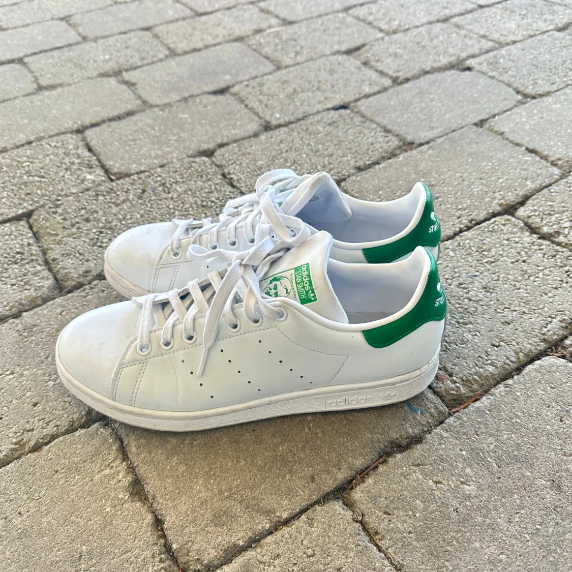 Adidas Stan Smith vita sneakers med gröna detaljer