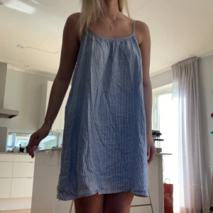 Blå strandklänning - Superfin blå klänning. Perfekt till stranden🤗