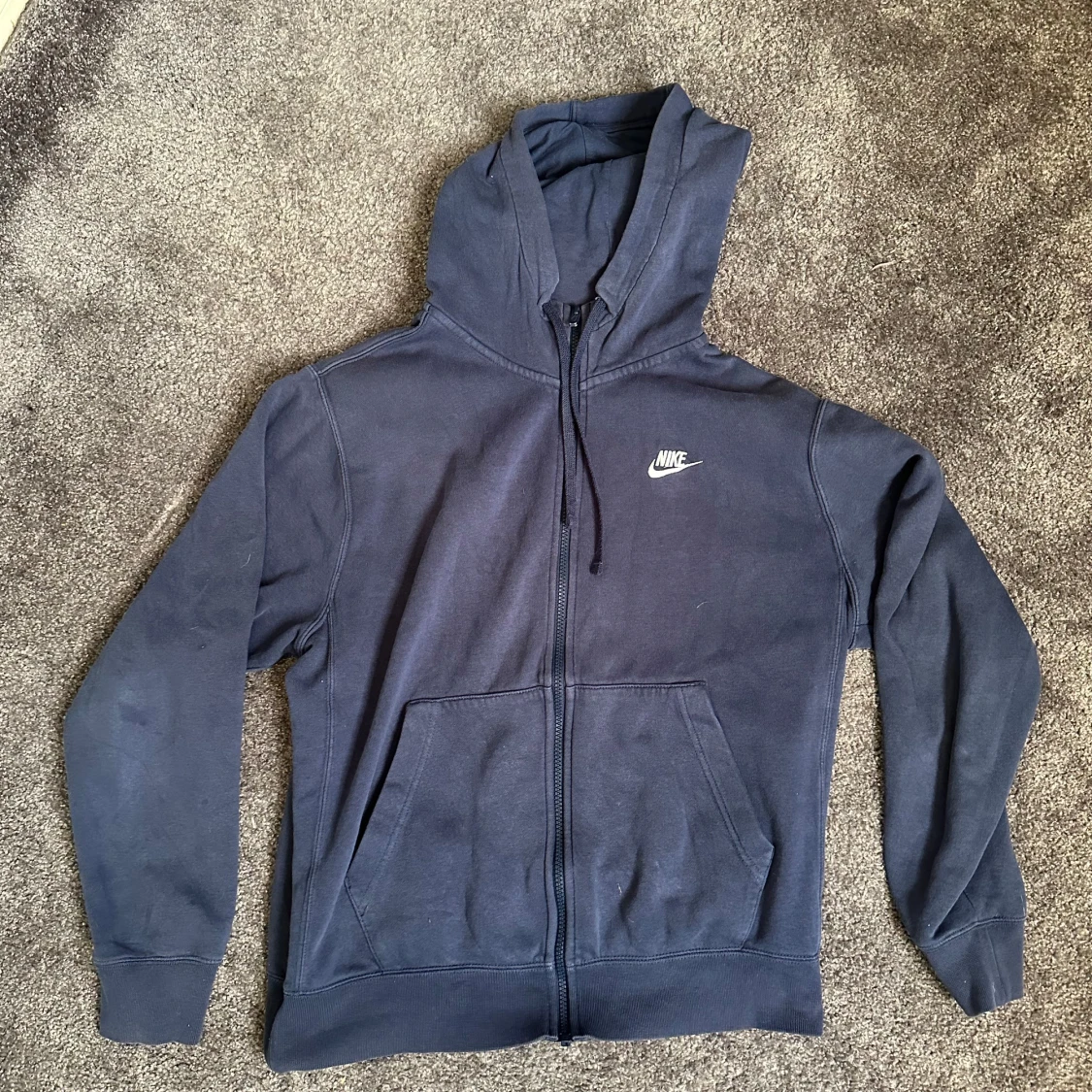 Mörkblå hoodie från Nike
