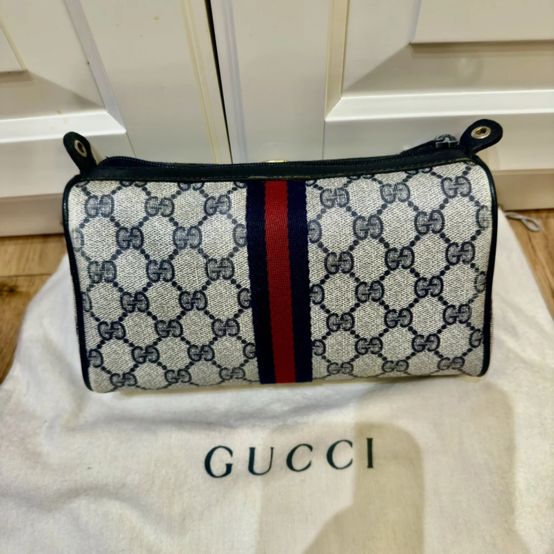 Gucci axelväska med monogram och röd-blå rand - 2