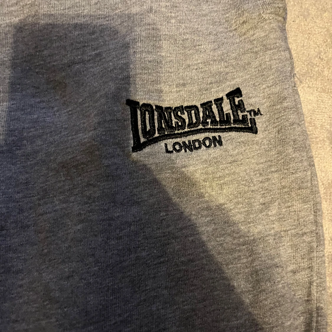 Grå mjukisbyxor från Lonsdale - 1