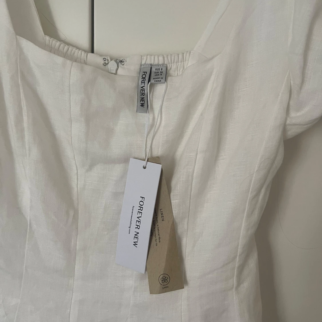 Vit klänning med puffärmar från Forever New - 3