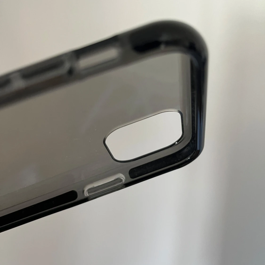 Iphone 11 pro. Transparent mobilskal med svart kant från Holdit - 1