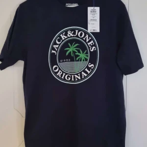💙Jack and Jones T-shirt💙Herr - En helt ny T-shirt från Jack and Jones. Stl M💙