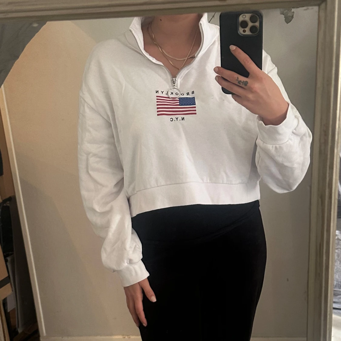 Vit croppad sweatshirt med USA-flagga - 2