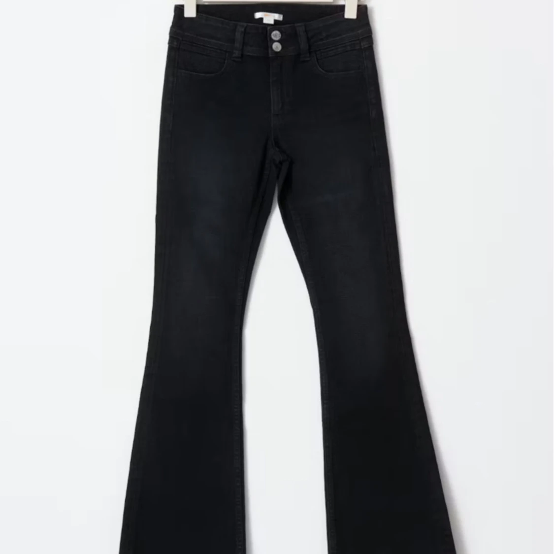 Svarta jeans från Ginatricot  - 3