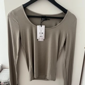 Gina tricot soft touch långärmad  - Långärmad soft touch tröja från Gina, den är god skick och har inga skador. Köptes för 200kr 