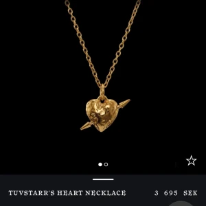 Maria Nilsdotter halsband - Väldigt fint och stilrent halsband från Maria Nilsdotter i modellen Tuvstarr’s Heart i storlek 45! Sparsamt använt och har inga defekter alls, nypris 3695💕