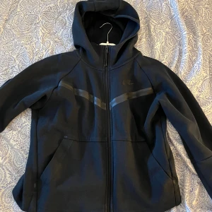 Svart nike tech hoodie - svart nike tech hoodie