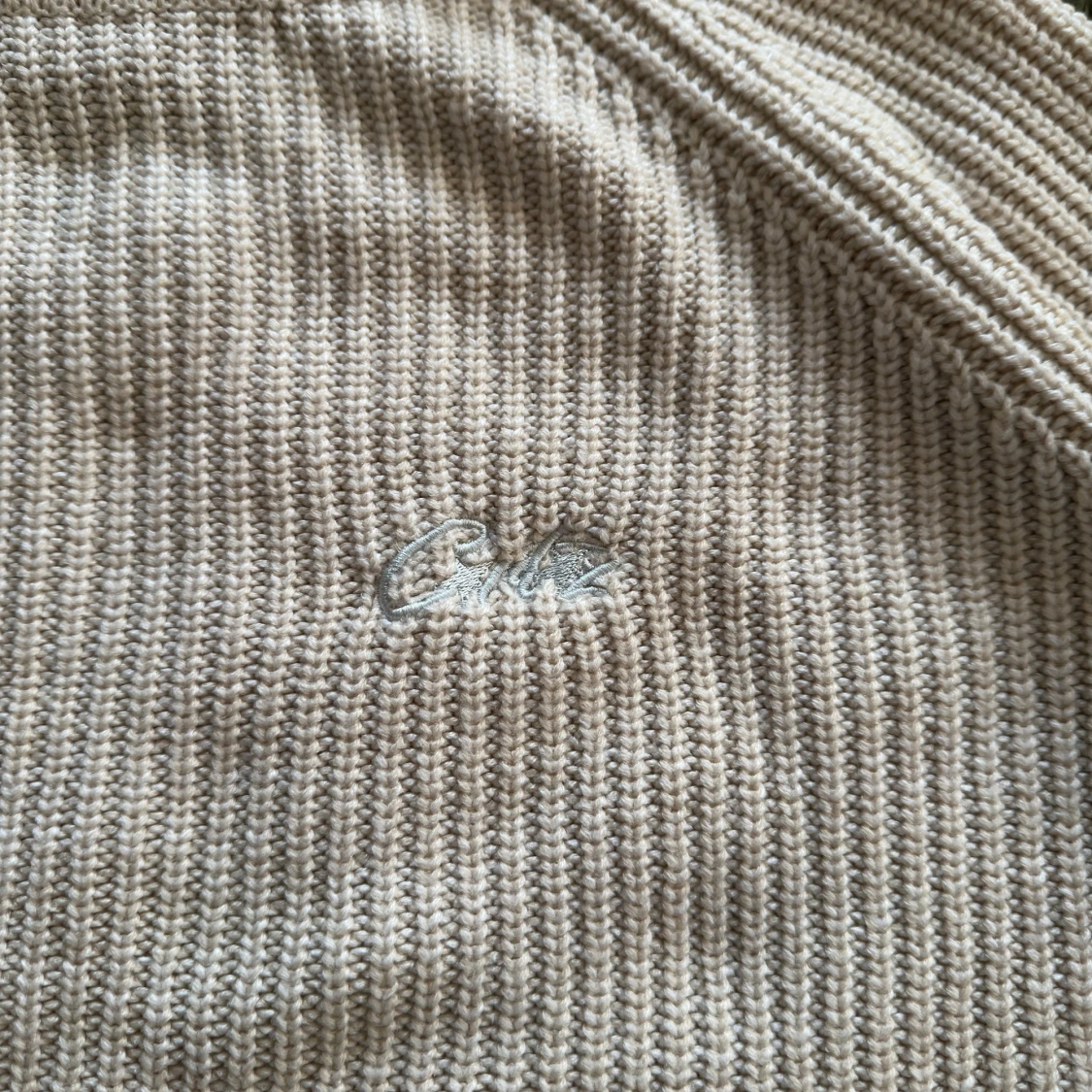 Beige stickad tröja från Corteiz - 1