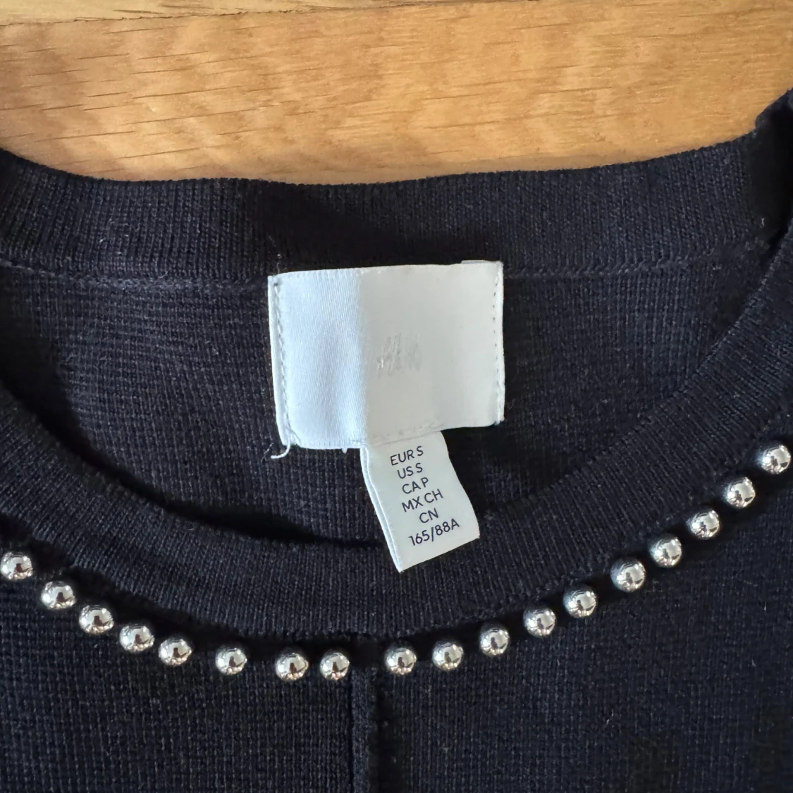 Svart ärmlös topp med pärlor H&M - 2