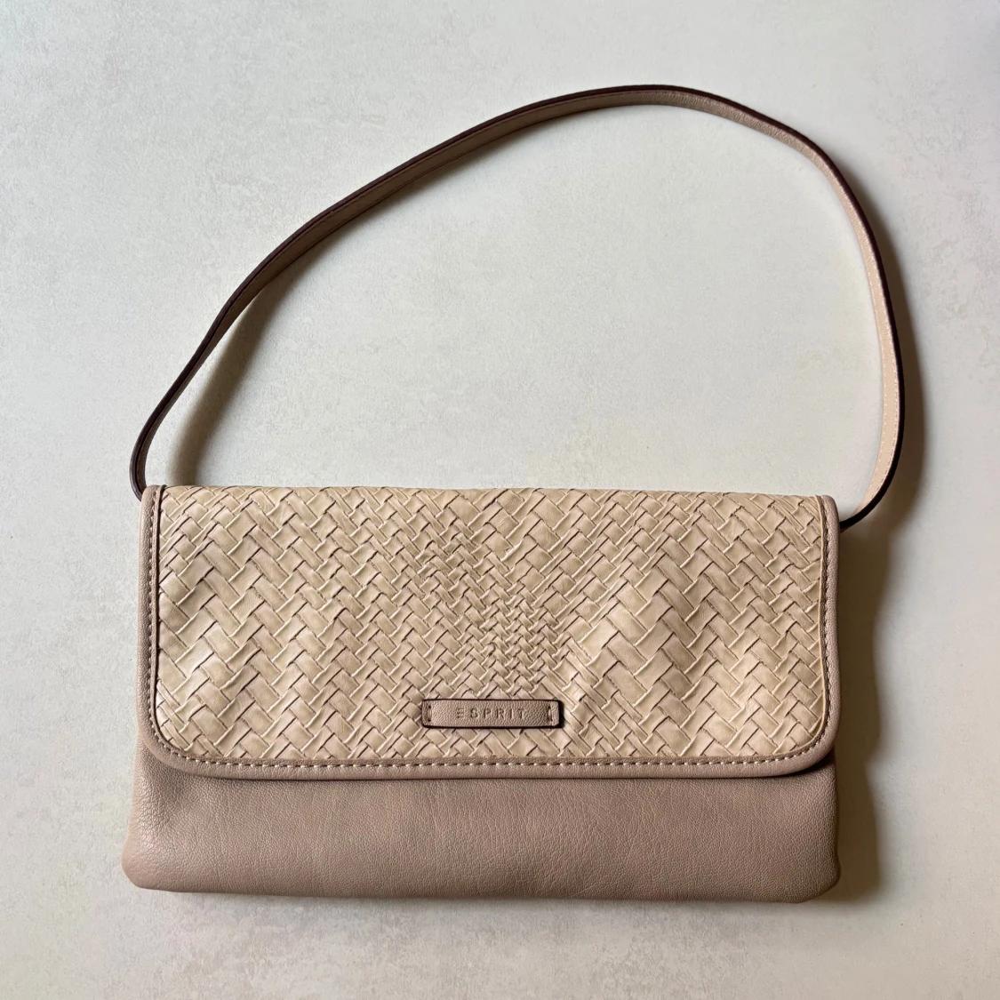 Beige axelväska från Esprit i skinn