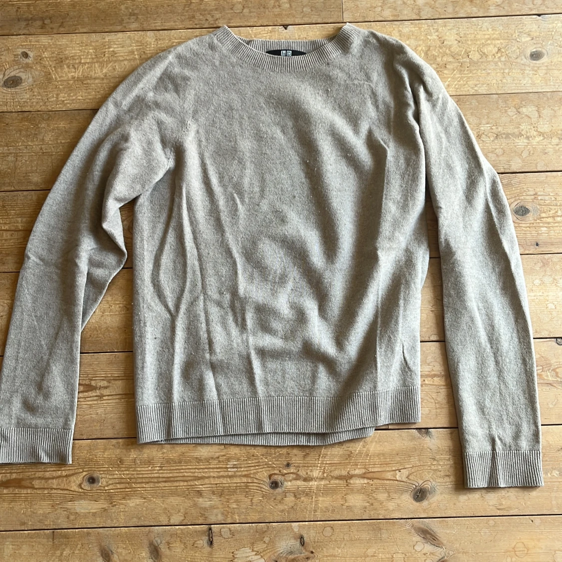 Beige Kashmir tröja från Uniqlo XS