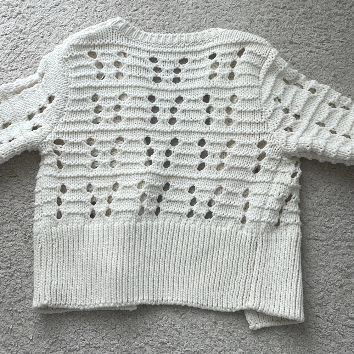 hålstickad kofta  - 2