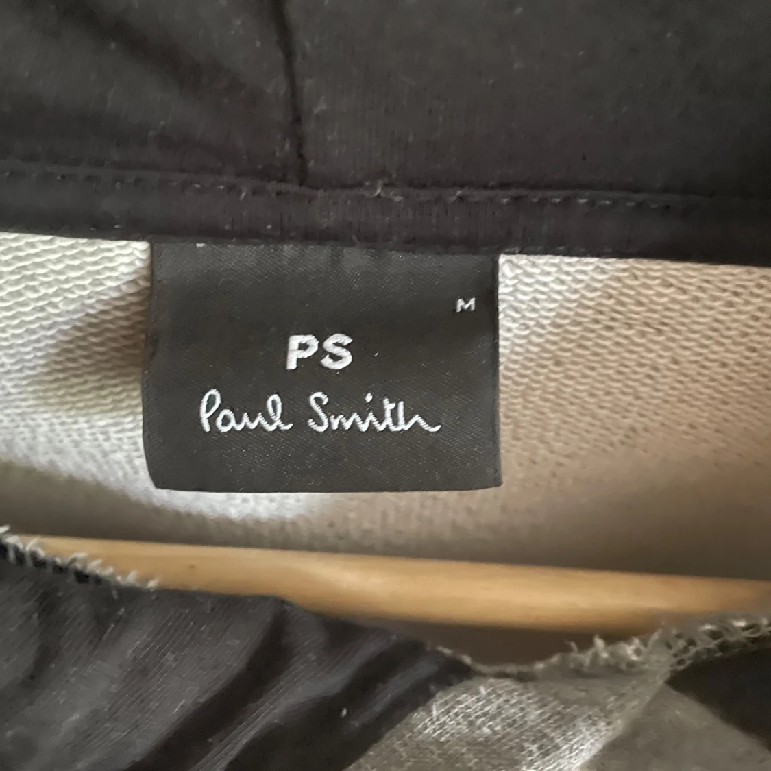 Grå hoodie från Paul Smith med broderi - 2
