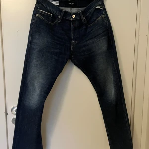 Replay Jeans - Replay Jeans  Passform: man  Storlek: W32 L30  Färg: marinblå  Pris: 500kr  använd fåtal gånger
