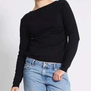 Svart långärmad topp i bomull i S - Svart simpel tröja från lager 157 men är tyvärr för liten, modellen är väldigt skön och stretchig i materialet💞