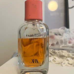 Zara Fabulous Sweet parfym - Vet inte exakt hur många ml den är men det är mycket kvar. 