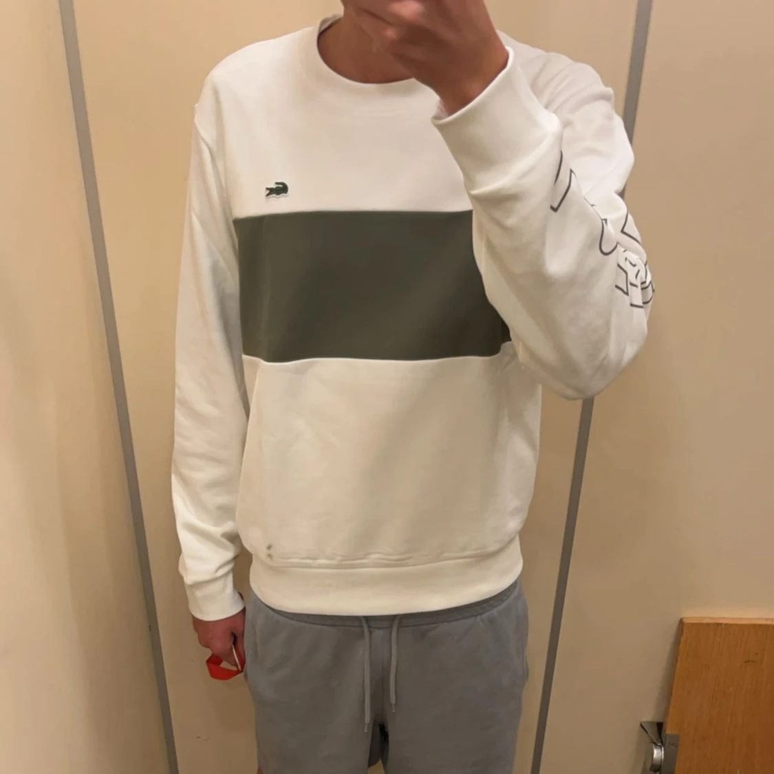 Vit sweatshirt från Lacoste med logga - 4