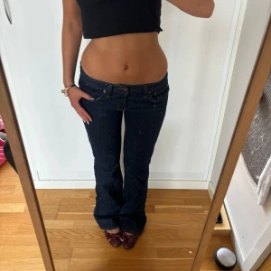 LTB jeans - Lågmidjade vintage LTB jeans! Tjejen på bilden är 168 och det är inte  mina bilder. Midjemått och innerben syns på bilderna. 