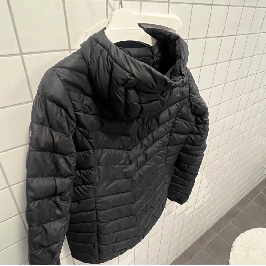 Svart dunjacka Peak Performance - 3